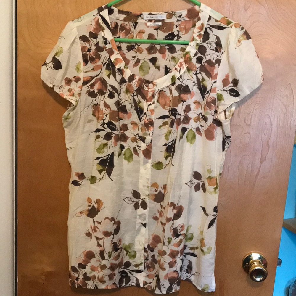 Lovely Van Heusen Studio cap sleeve blouse